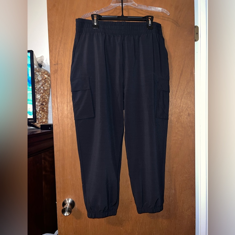 NWT Women’s Fabletics Woven Pants - Size XXL